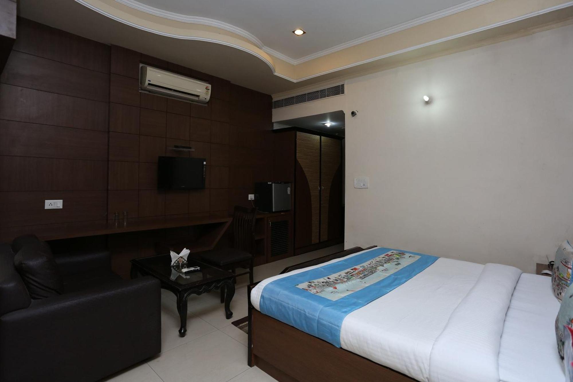 Capital O 1299 Hotel Mukut Regency Ghaziabad Exterior foto