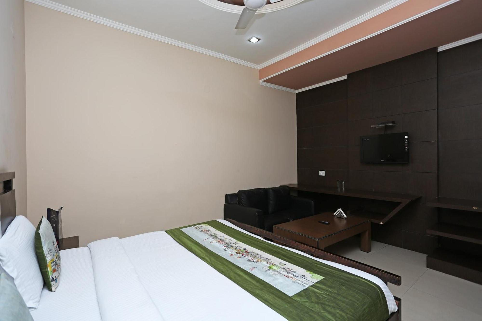 Capital O 1299 Hotel Mukut Regency Ghaziabad Exterior foto