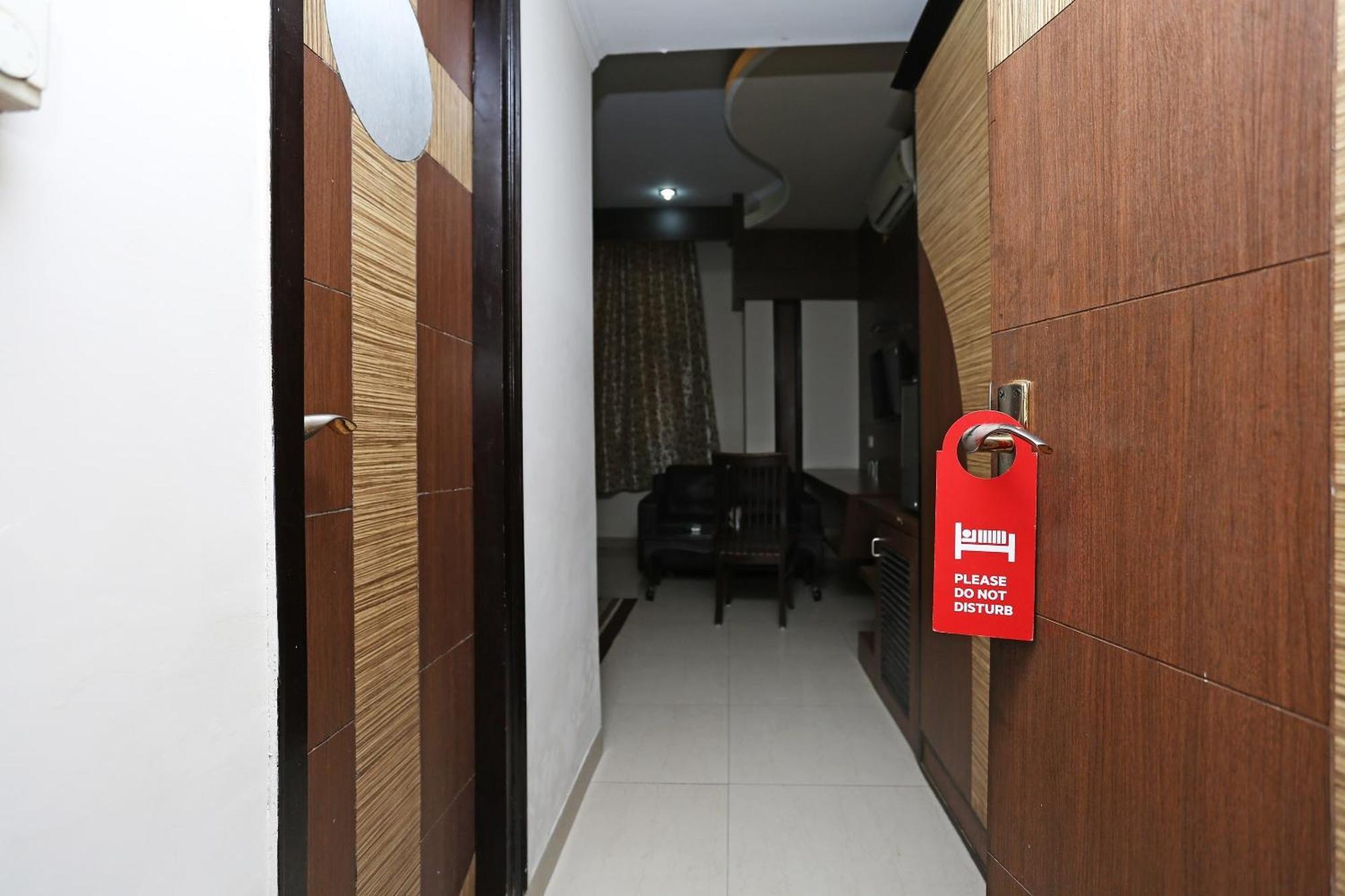 Capital O 1299 Hotel Mukut Regency Ghaziabad Exterior foto